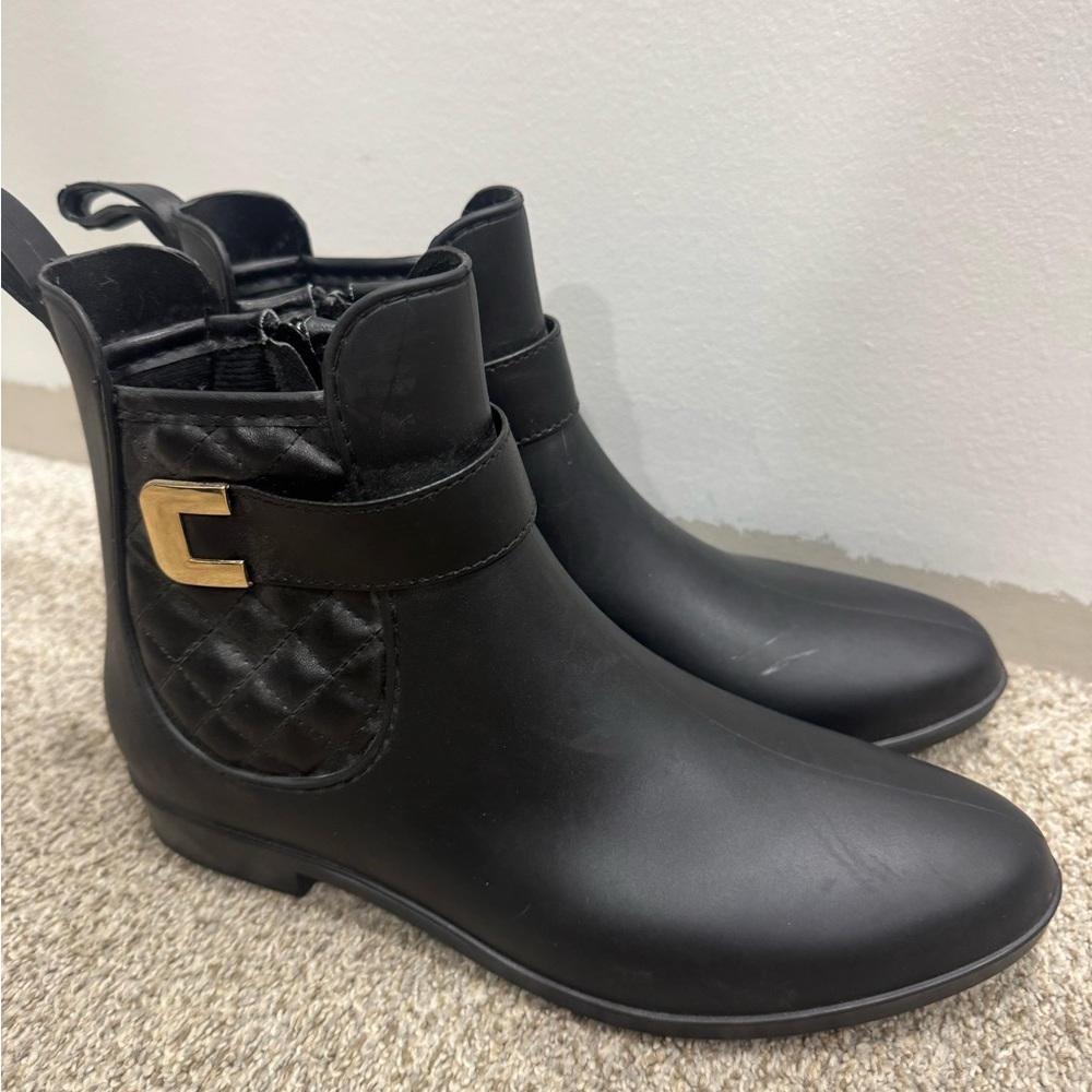 Never Worn Black Quilted Rubber Rain Ankle Boots